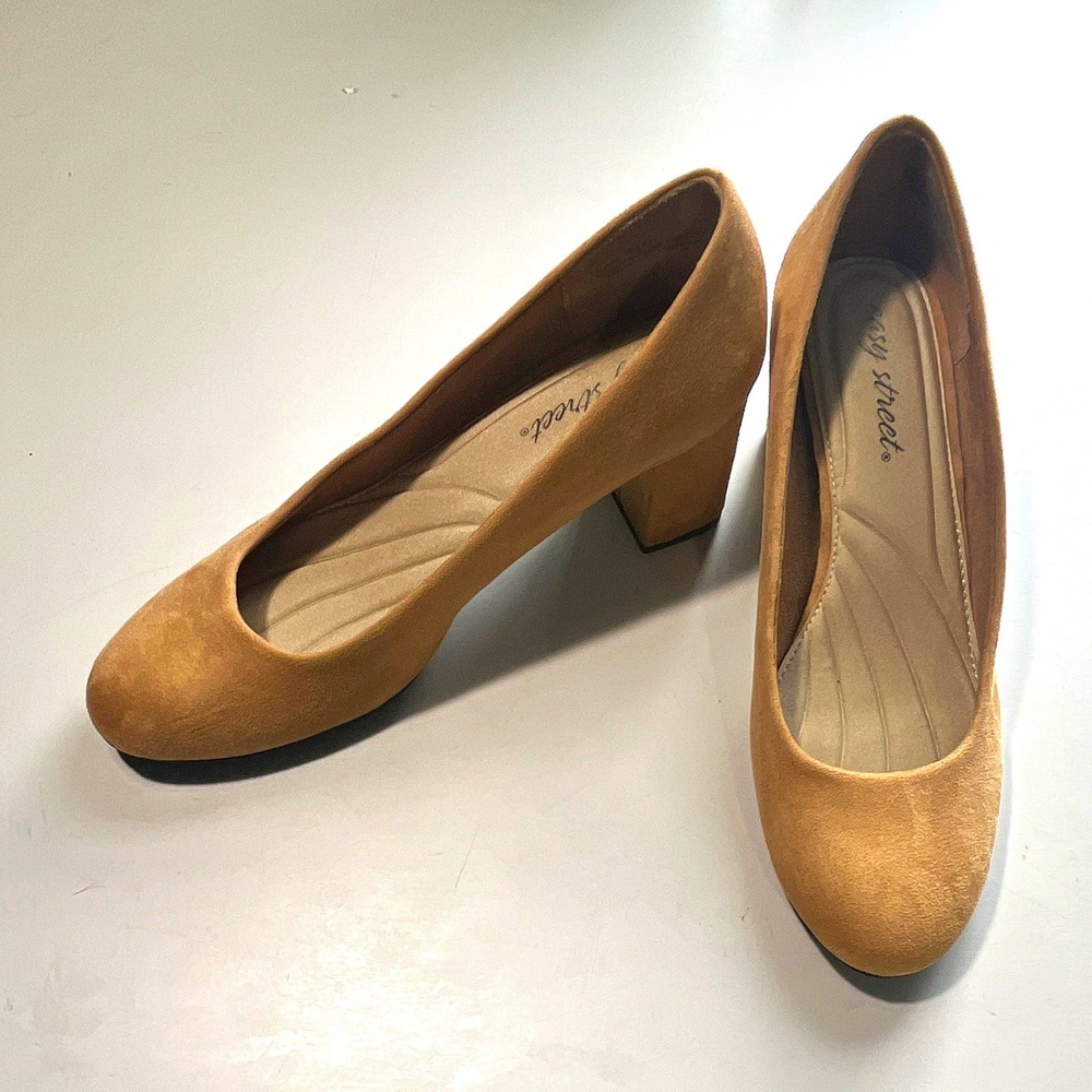 Easy Street Women's Beige Fabric Round Toe Pump Slip On Size 8.5 M 30-6113